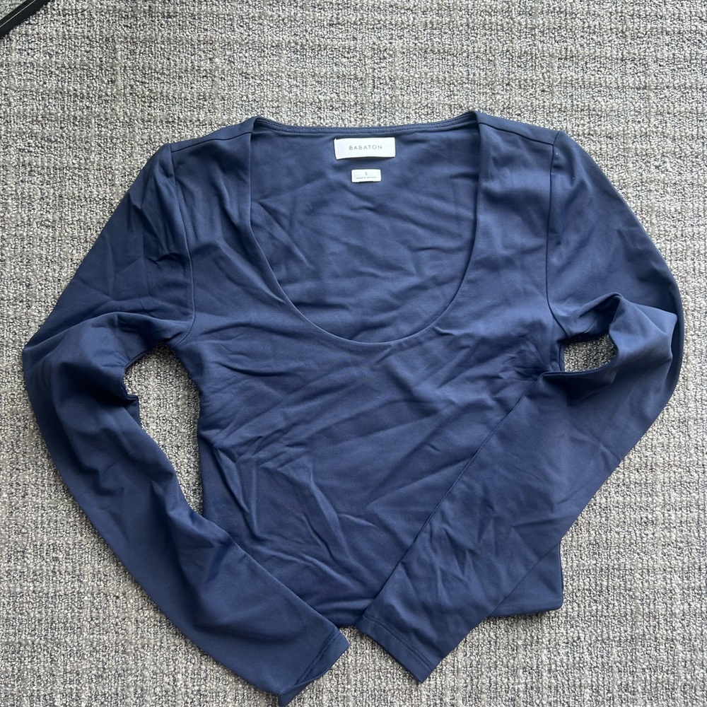 Aritzia babaton contour scoop neck top
